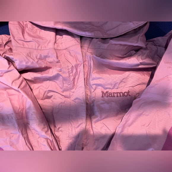 EUC- Womens MARMOT L rain jacket - Picture 2 of 8